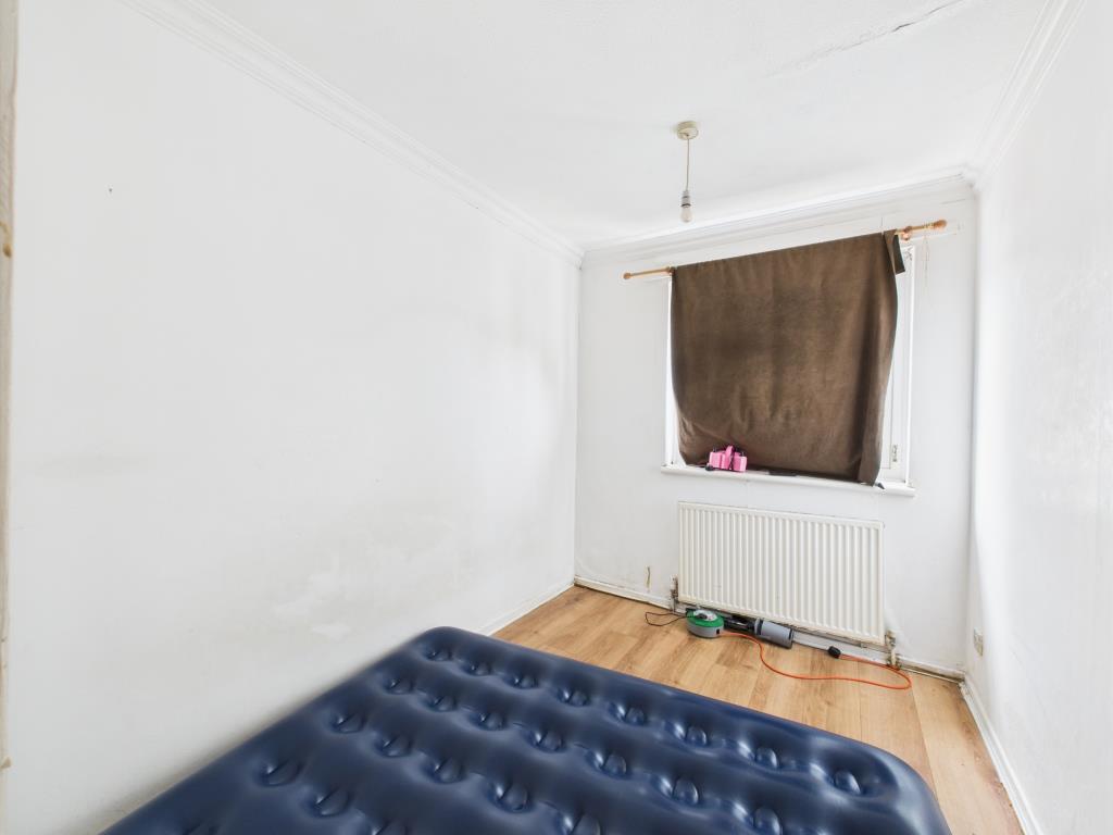 Lot: 167 - THREE-BEDROOM MAISONETTE FOR REFURBISHMENT - Bedroom 3
